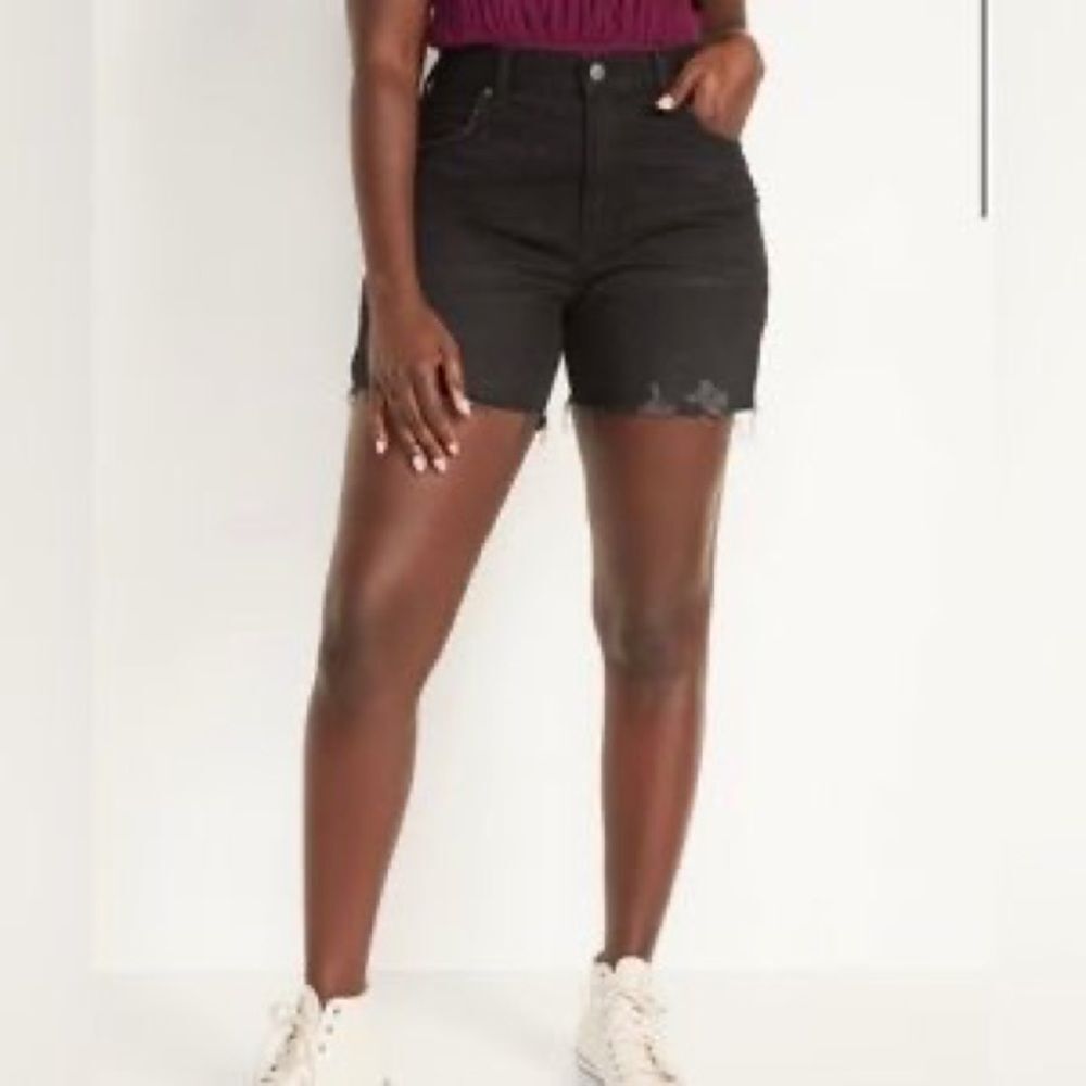 Old Navy High Waisted Slouchy Straight Cut-Off Black Denim Shorts - Picture 2 of 12